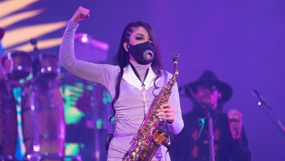 ¿Quién es María Elena Ríos, la saxofonista que apareció con Maldita Vecindad en el Zócalo?