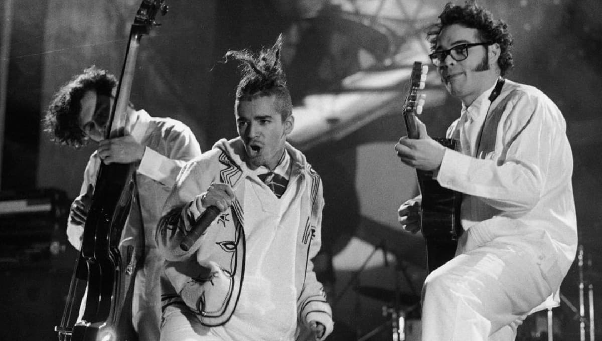 Café Tacvba se BURLA con MEMES de su equipo robado por Sonido Fania 97