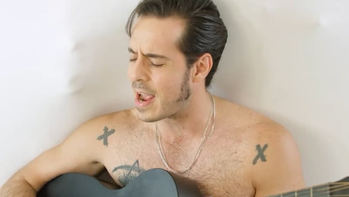 José Madero se DESNUDA para su nuevo sencillo ‘Mercedes’ (VIDEO)