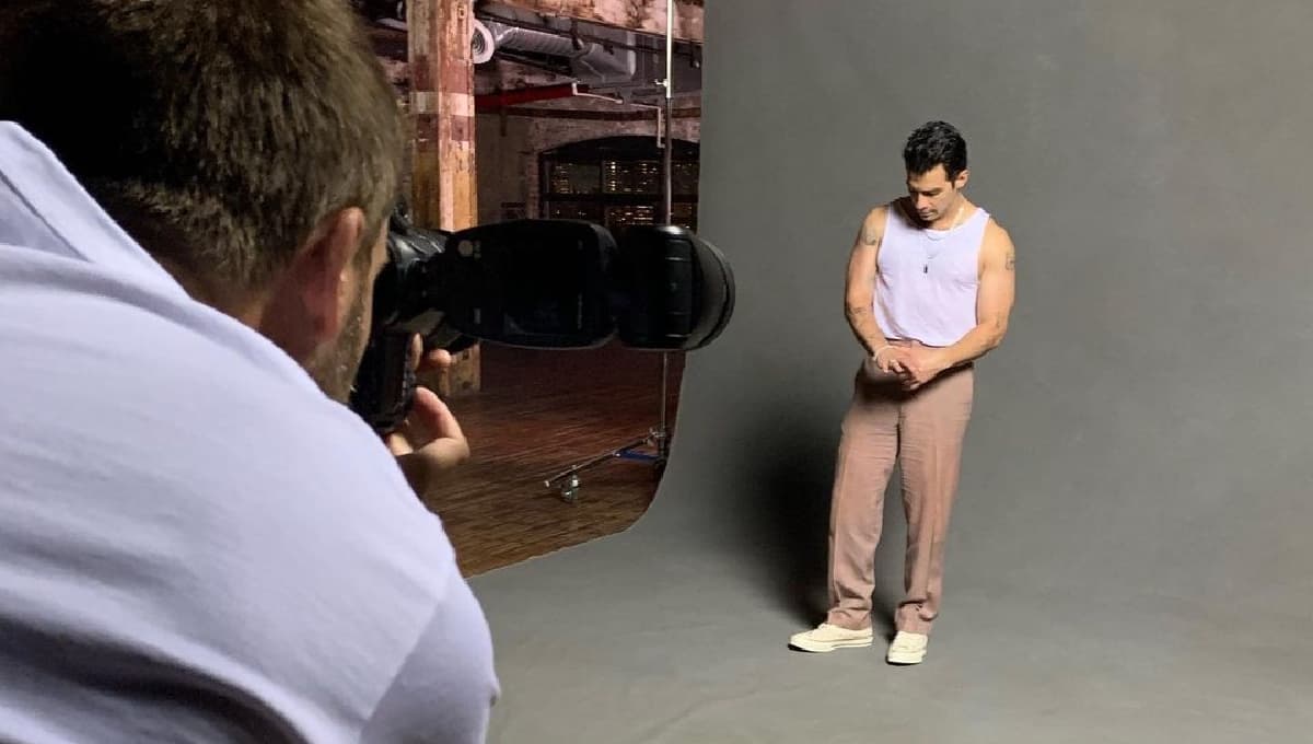 Joe Jonas regresa a su INCREÍBLE y divertido look de ‘Camp Rock’ (VIDEO)